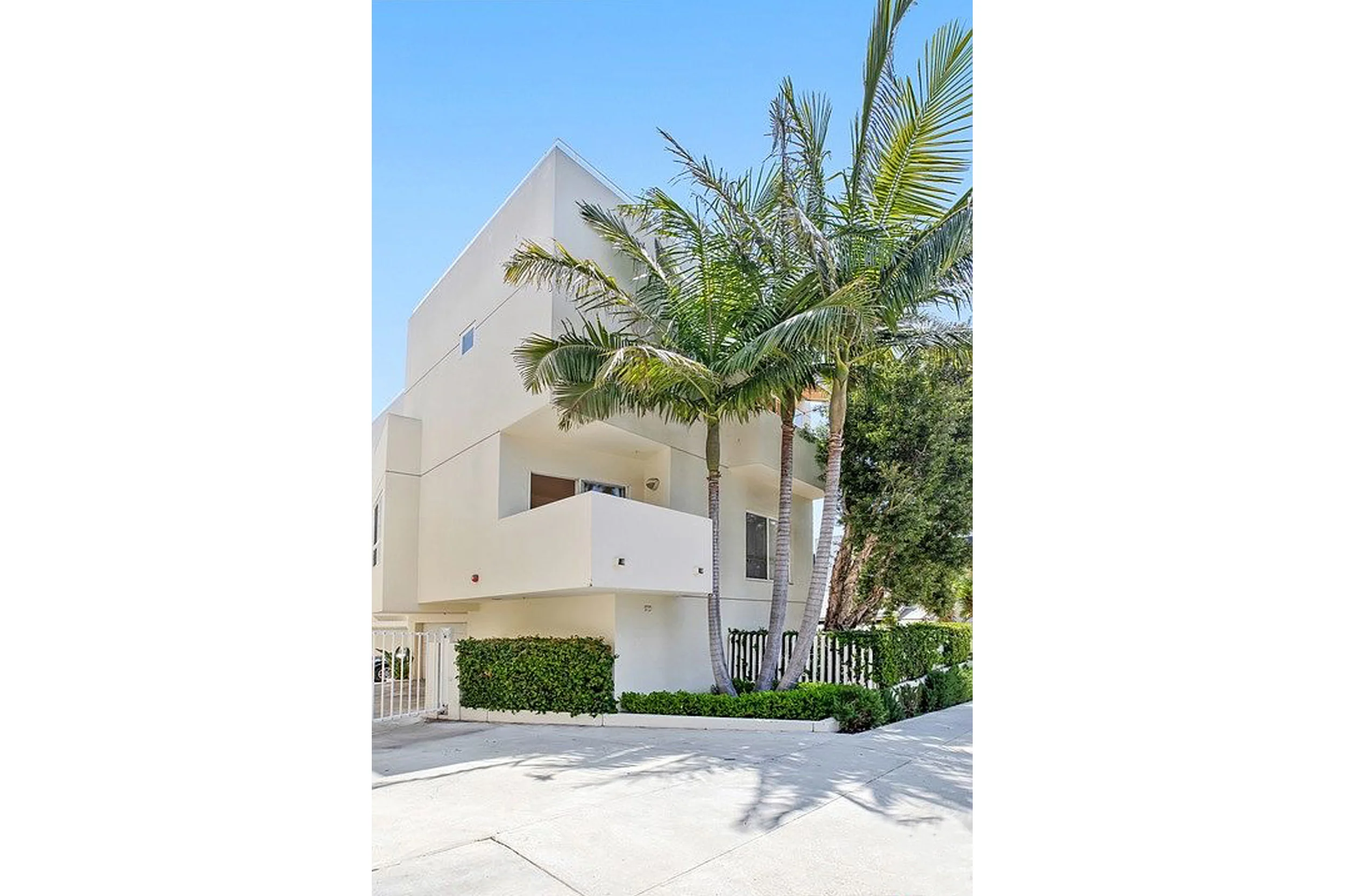 1014 Hilldale Ave photo 1