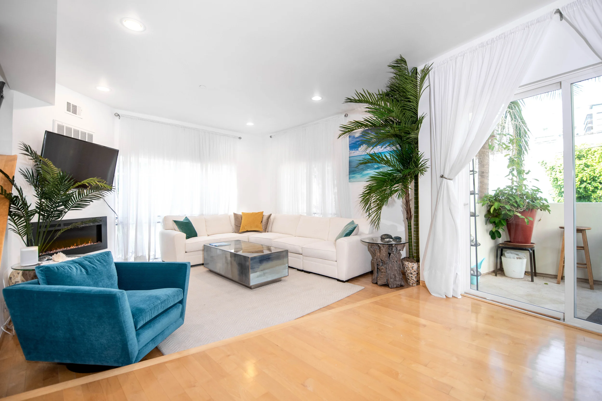 1014 Hilldale Ave photo 3