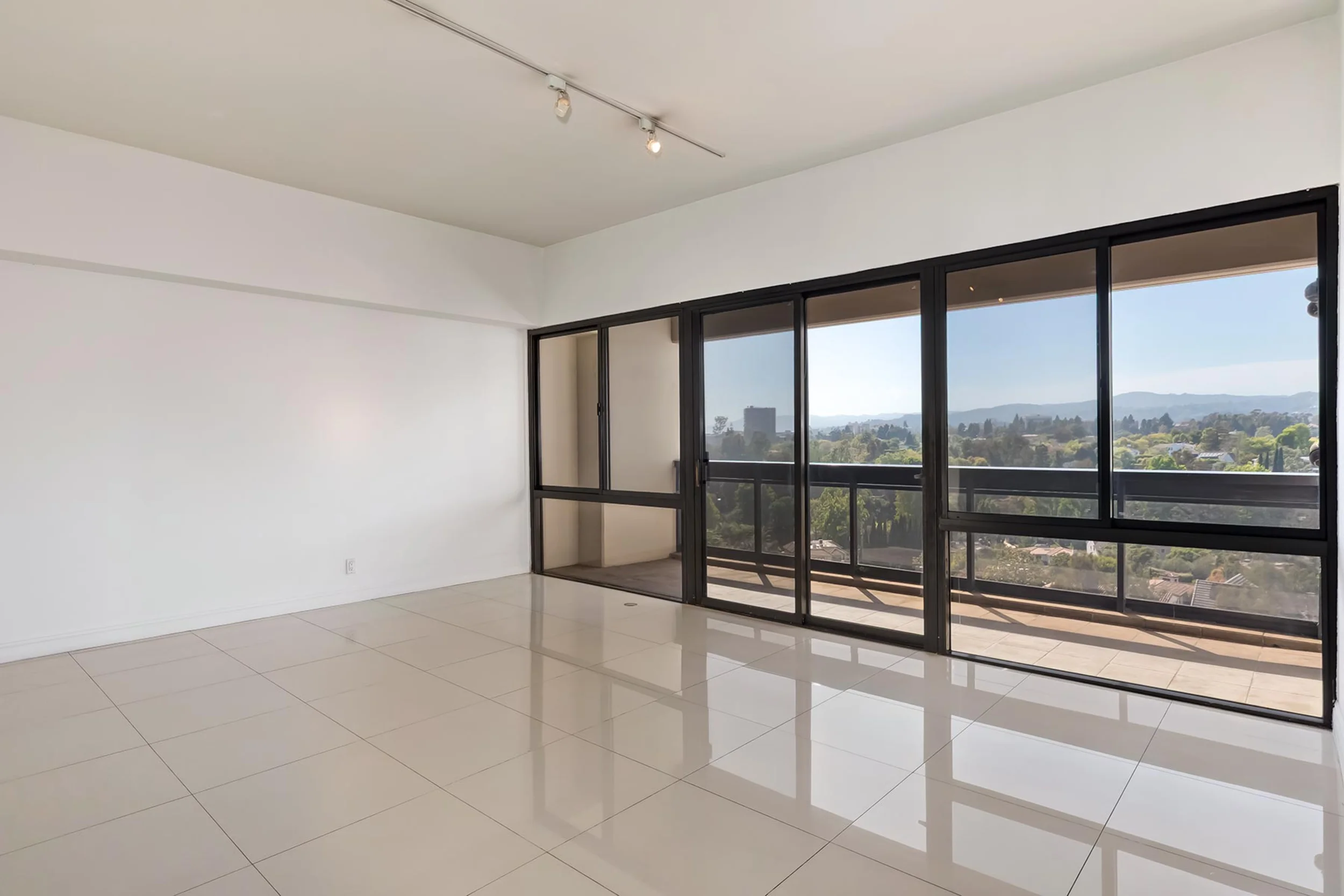 10445 Wilshire Blvd #905 photo 3