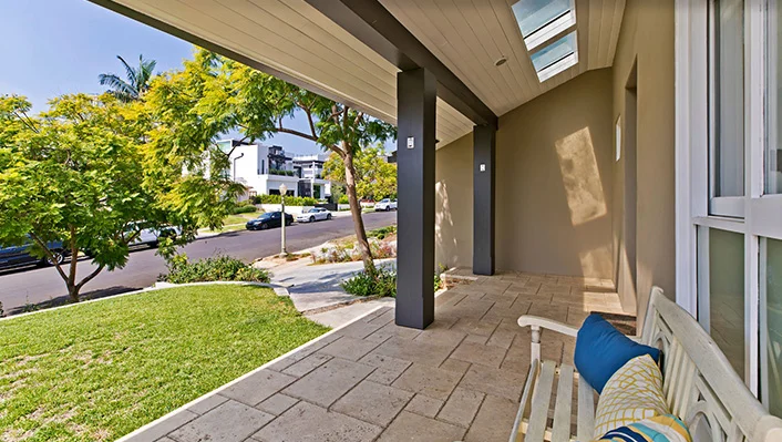 1362 Woodruff Ave photo 2