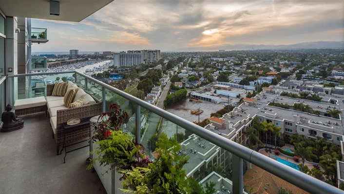 13700 Marina Pointe Dr #1706 photo 1