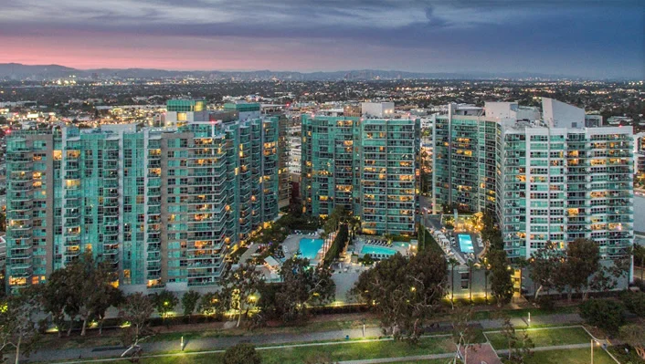 13700 Marina Pointe Dr #1706 photo 8