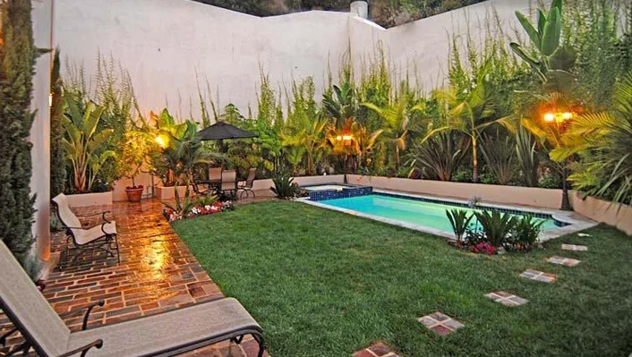 1600 Clear View photo 2