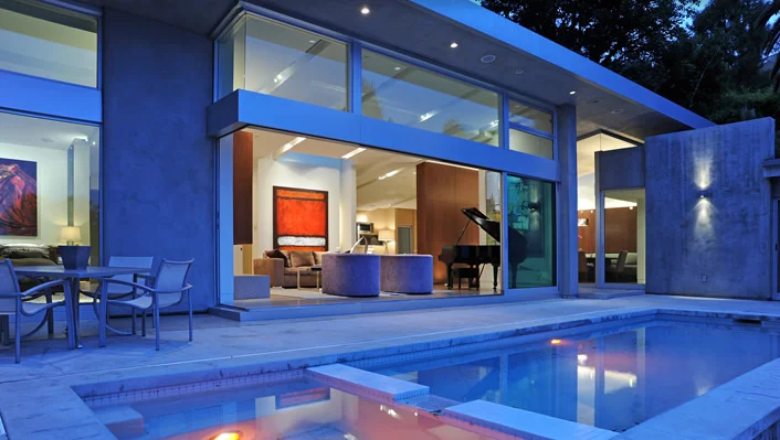 1677 N Crescent Heights photo 1