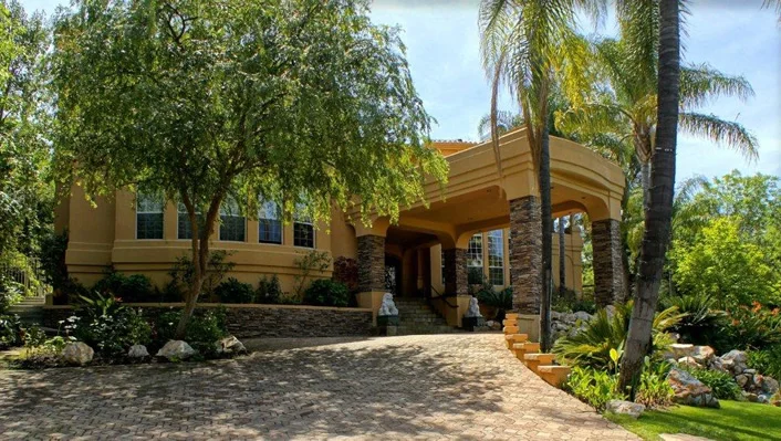 19064 Wells Drive photo 2