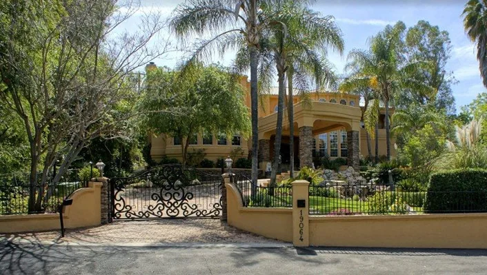 19064 Wells Drive photo 4