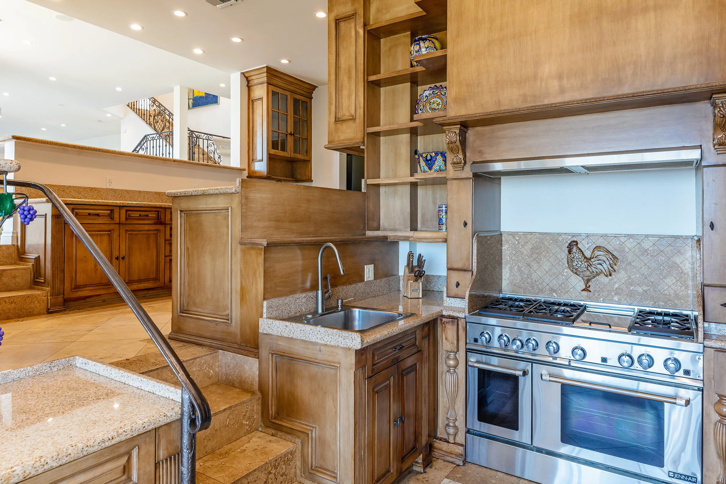 1924 Sunset Plaza Dr photo 11