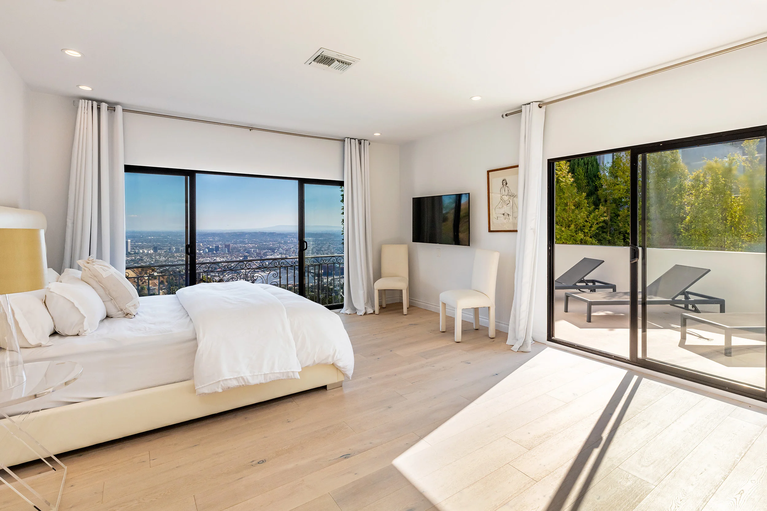 1924 Sunset Plaza Dr photo 22