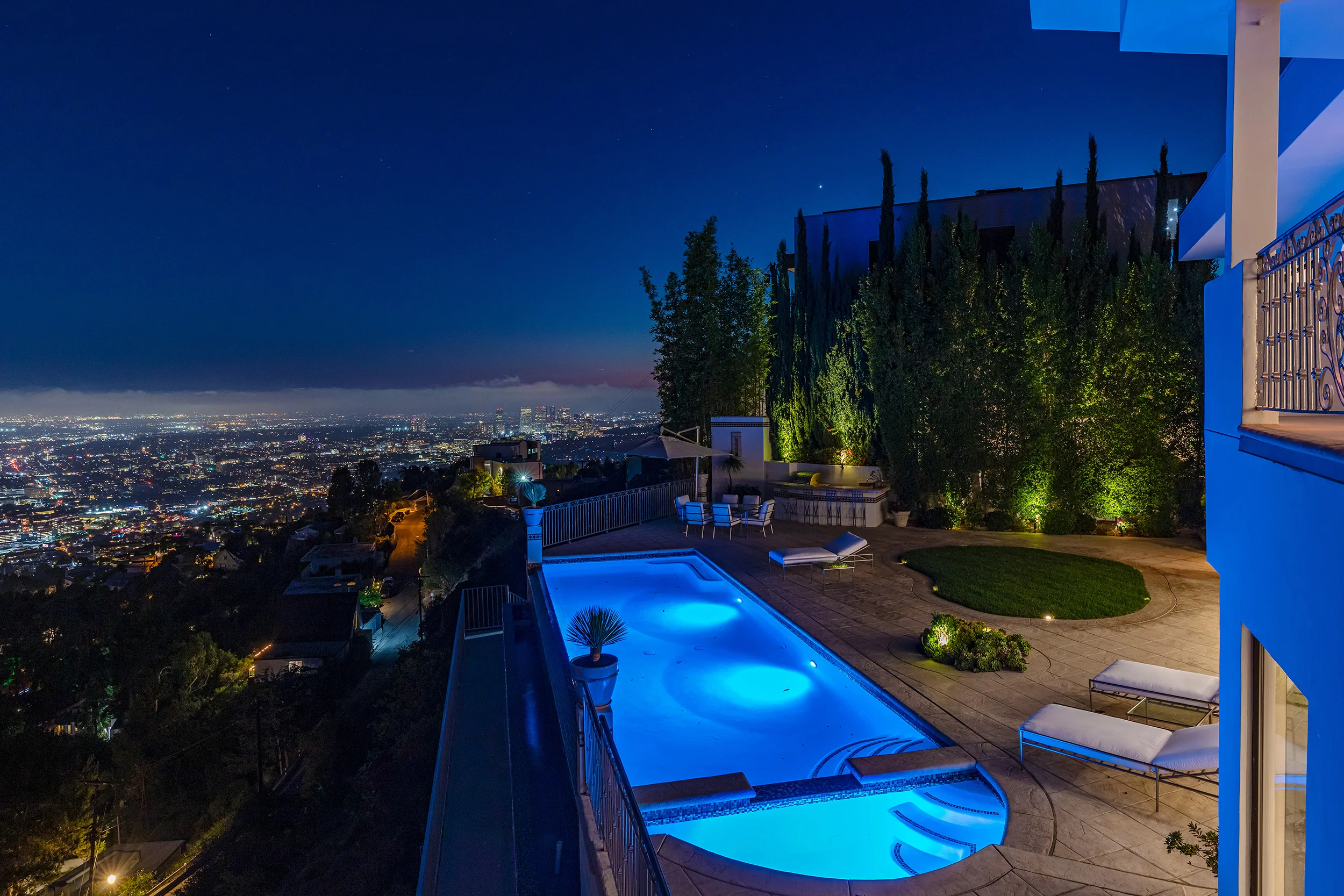 1924 Sunset Plaza Dr photo 27