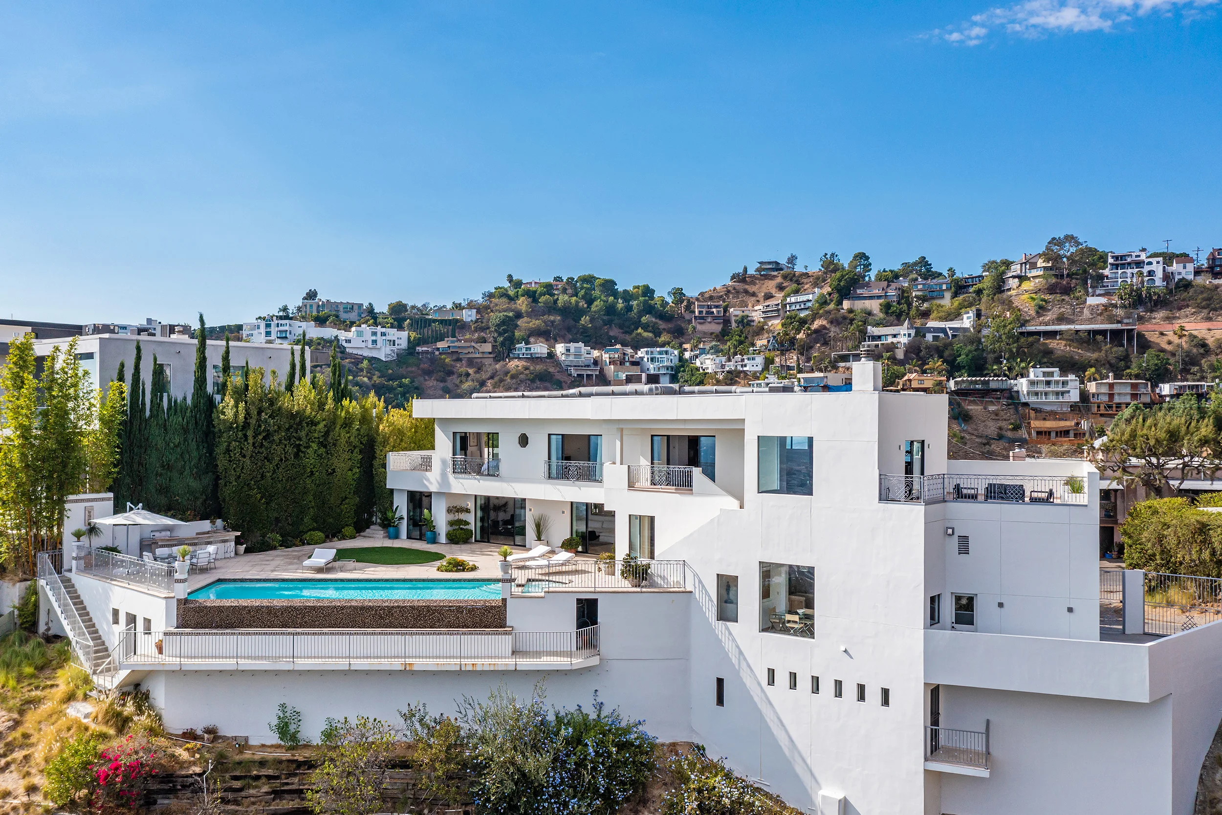 1924 Sunset Plaza Dr photo 3