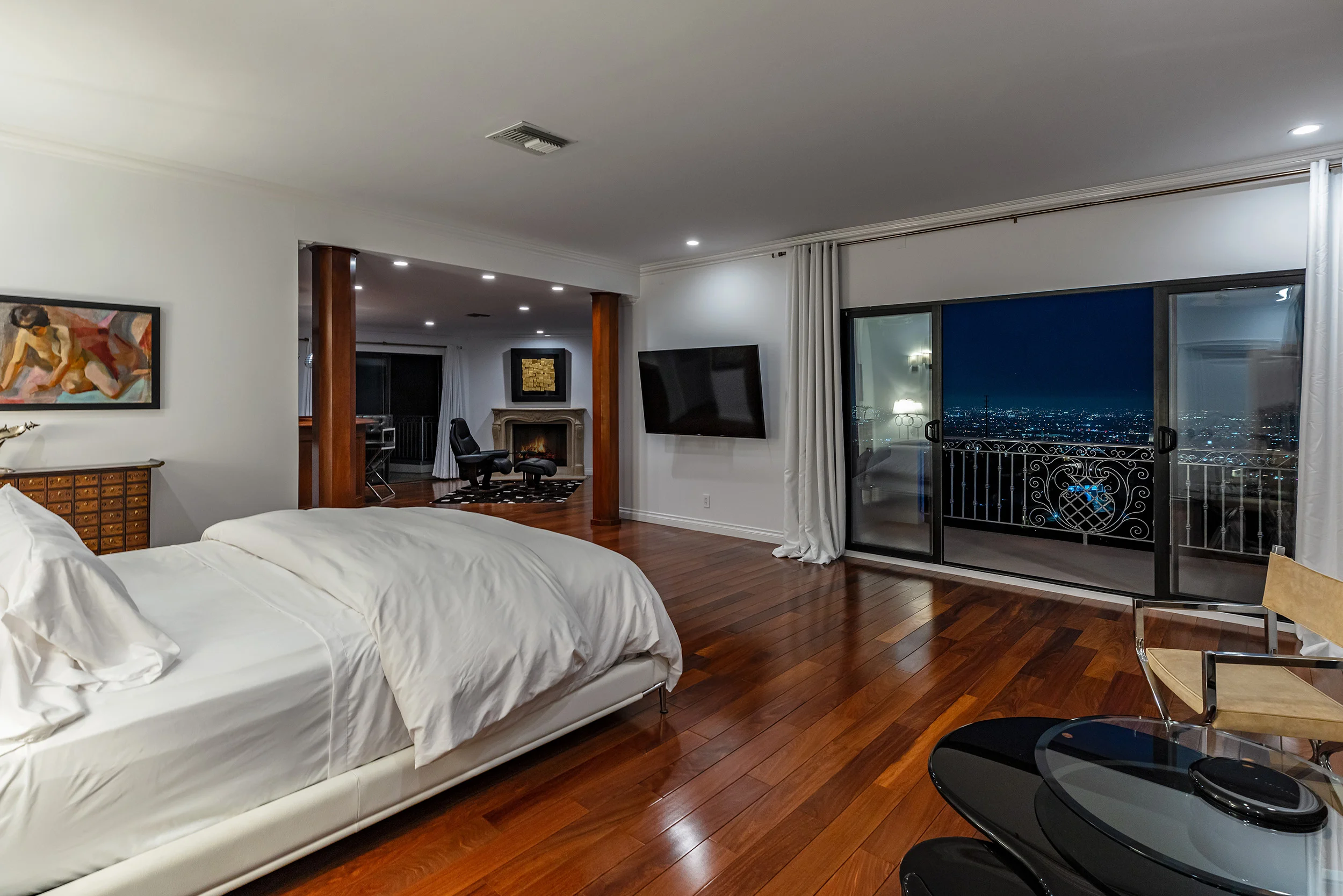 1924 Sunset Plaza Dr photo 32