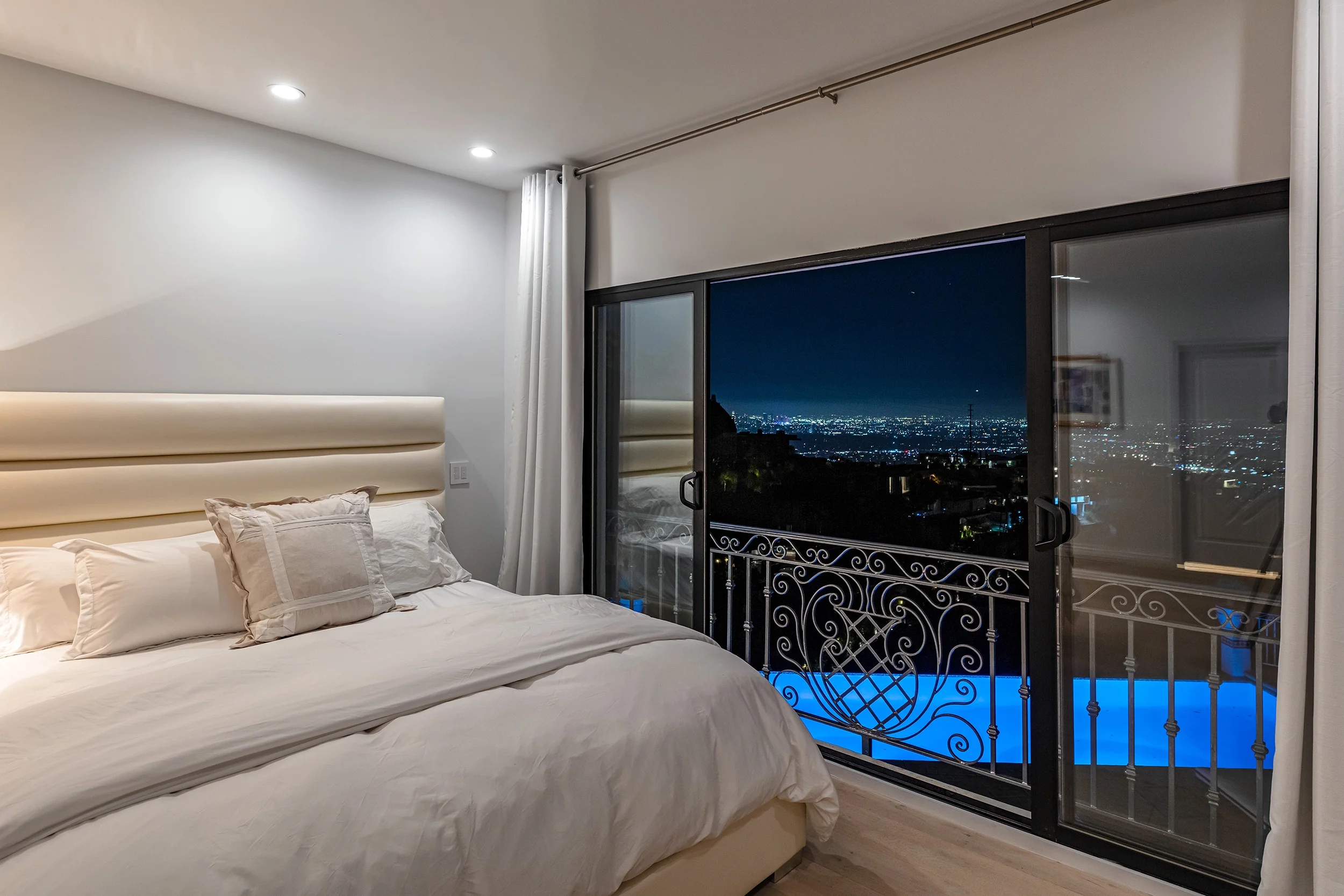 1924 Sunset Plaza Dr photo 34