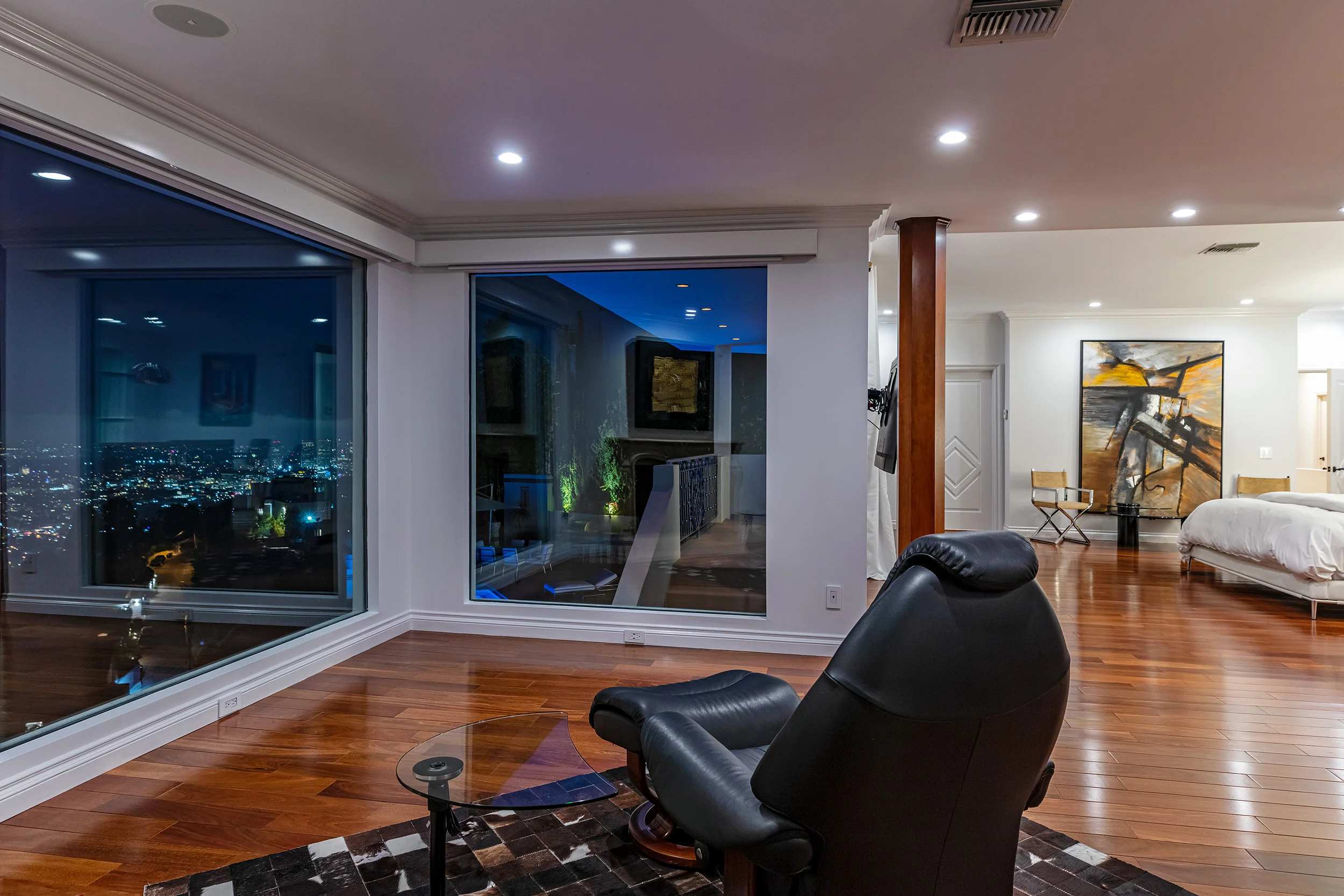 1924 Sunset Plaza Dr photo 35