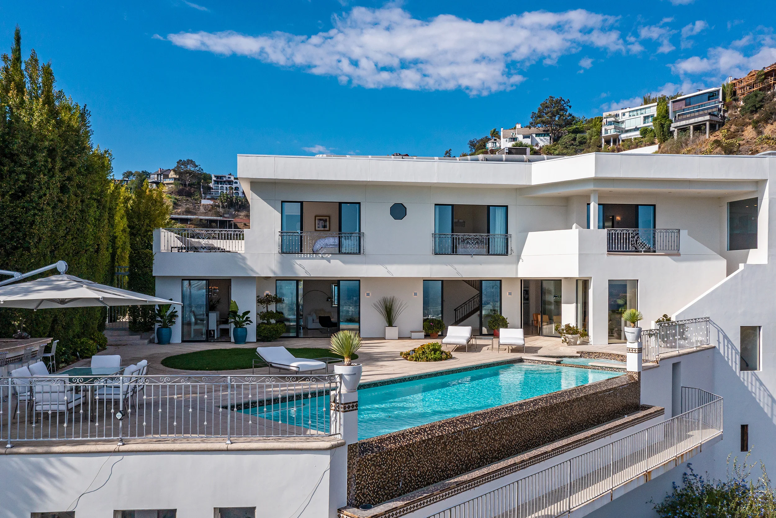 1924 Sunset Plaza Dr photo 4