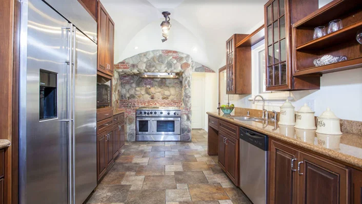 2103 Alcyona Dr photo 16