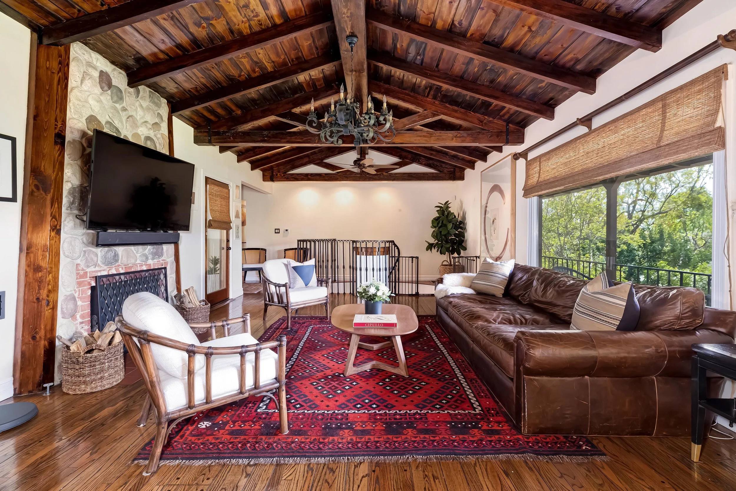 2103 Alcyona Dr photo 8