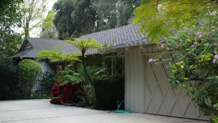 2221 Coldwater Canyon Dr photo 1