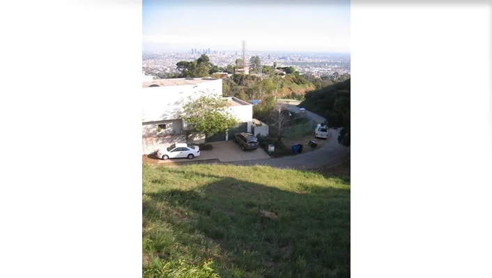 2827 Las Alturas St photo 3