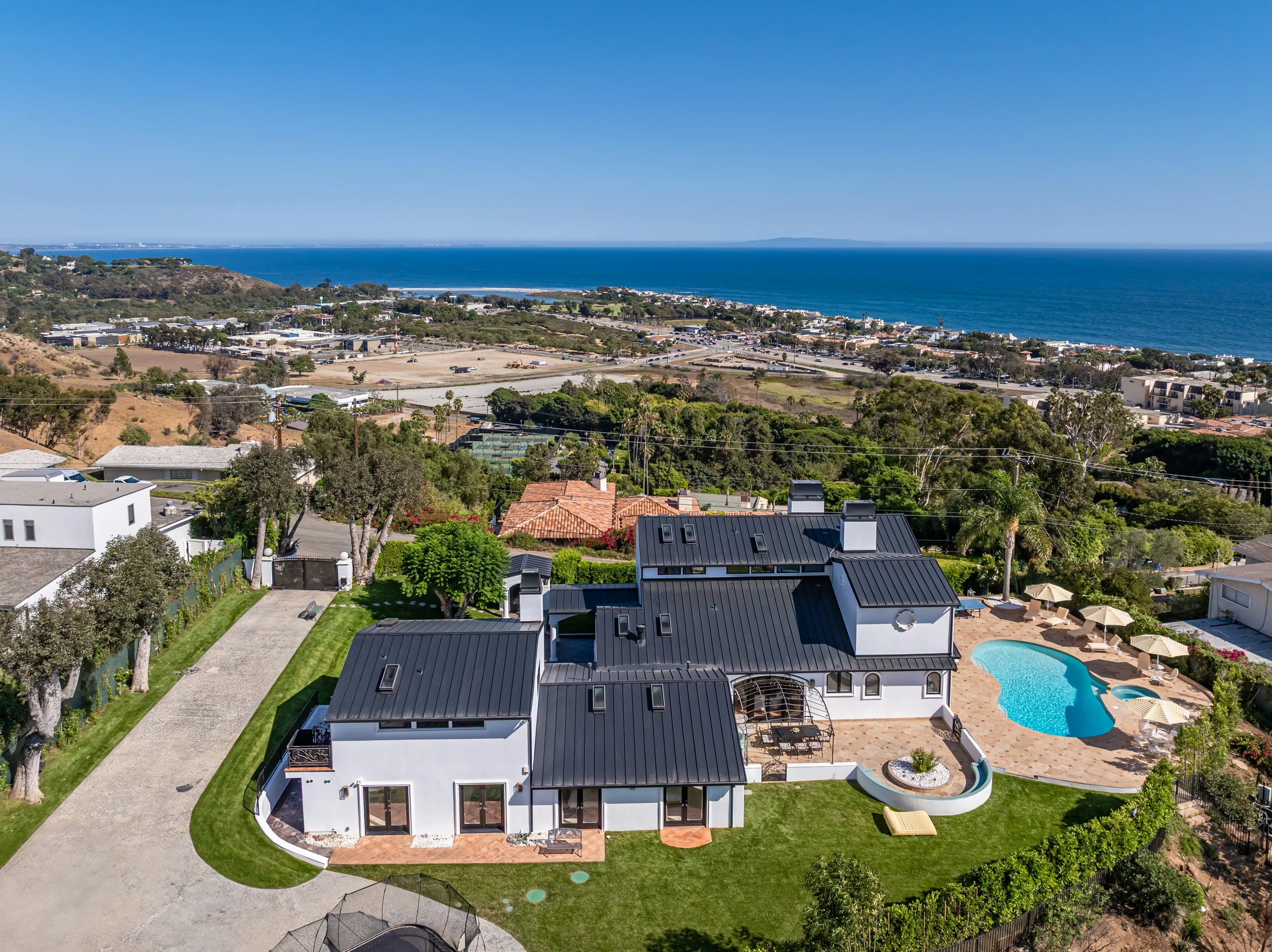 3453 Coast View Dr photo 1