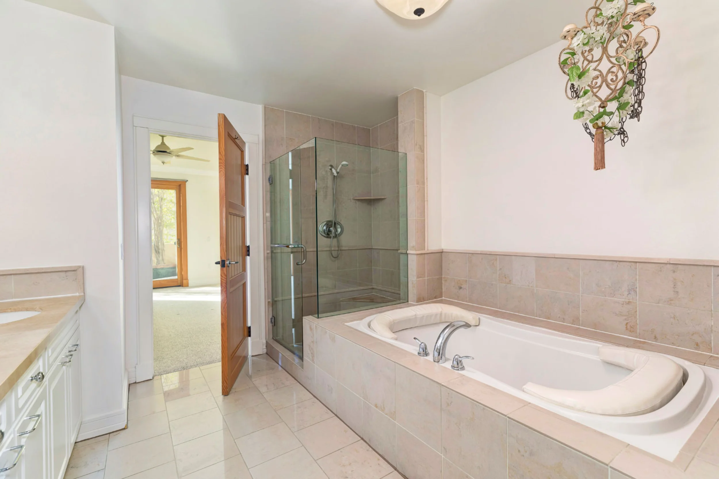 411 N Oakhurst Dr #404 photo 17