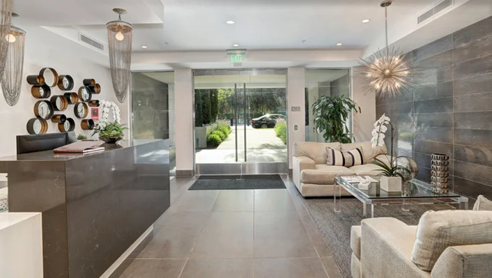 460 N Palm Dr #202 photo 3