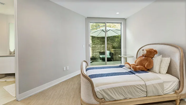 460 N Palm Dr Unit #102 photo 17