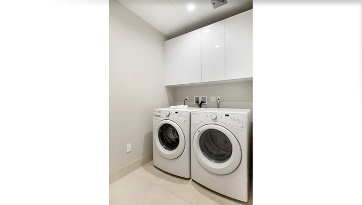 460 N Palm Dr Unit #102 photo 21