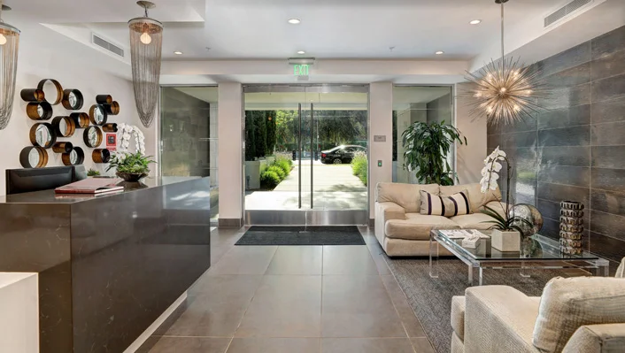 460 N Palm Dr Unit #102 photo 25