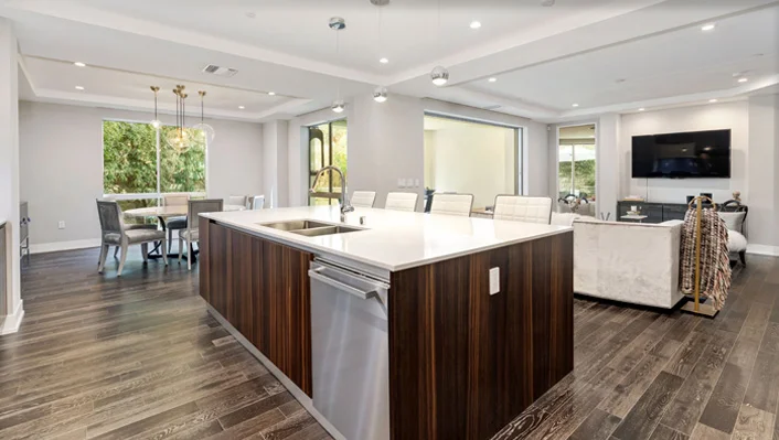 460 N Palm Dr Unit #102 photo 9