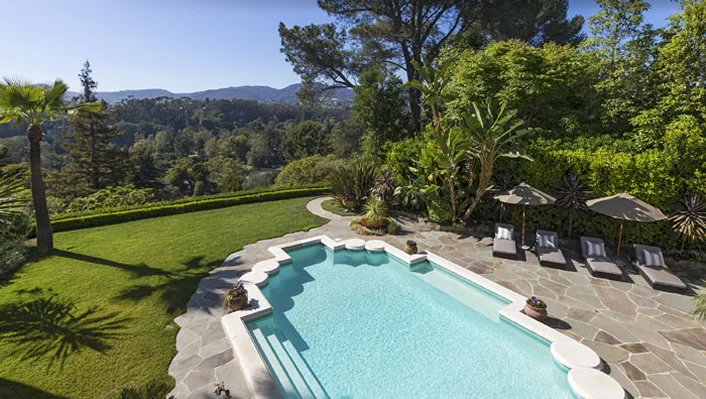 581 Amalfi Dr photo 32