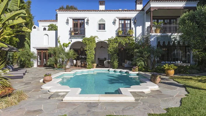 581 Amalfi Dr photo 4