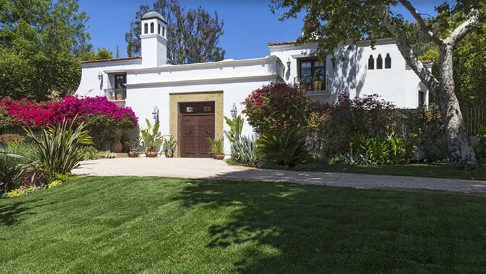 581 Amalfi Dr photo 6