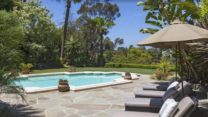 581 Amalfi Dr photo 7