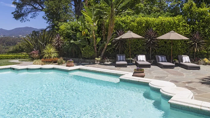 581 Amalfi Dr photo 8