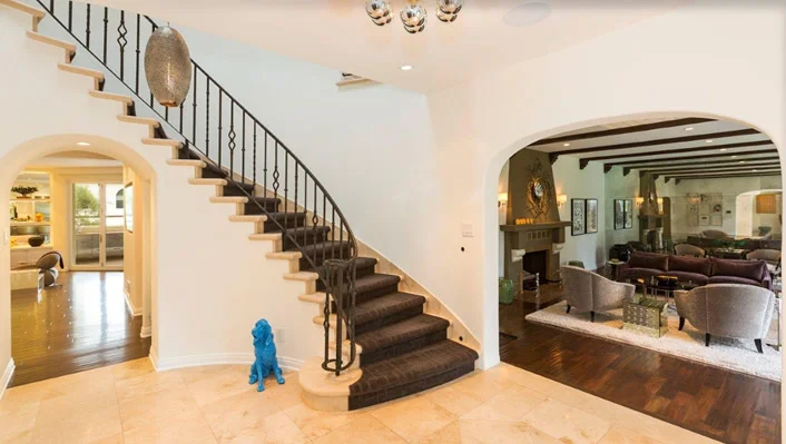 618 N. Sierra Dr photo 2