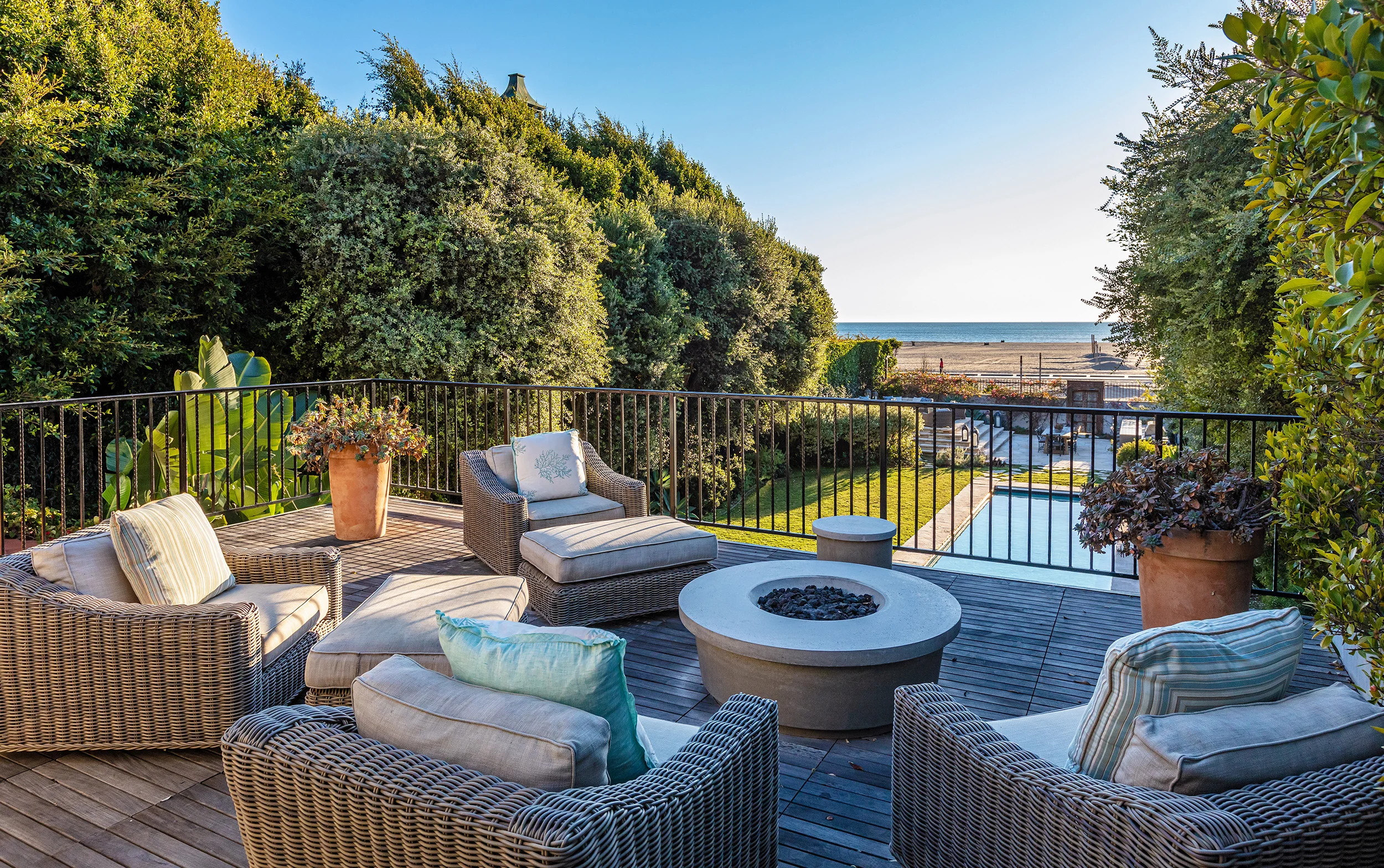 705 Palisades Beach Rd photo 20