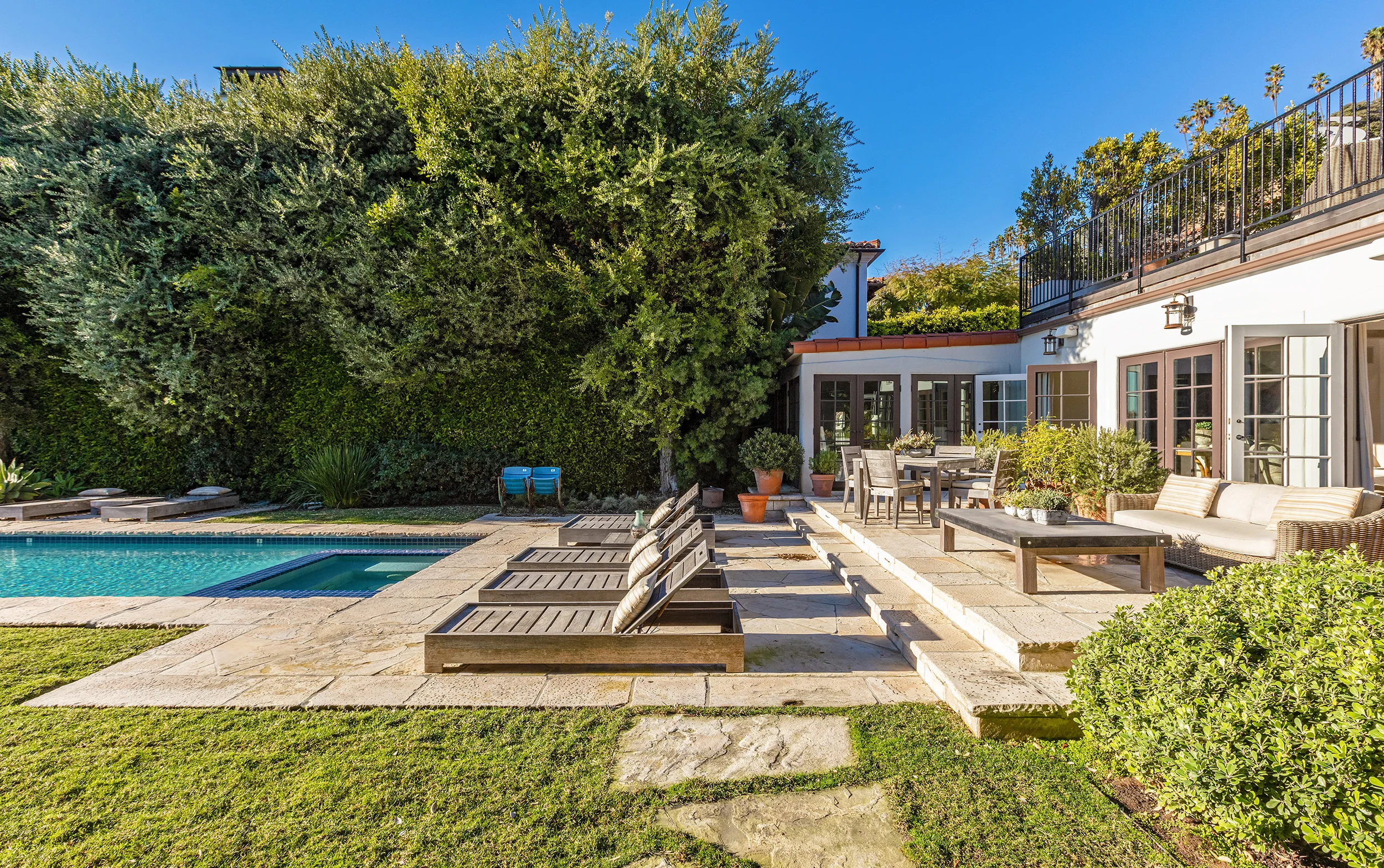 705 Palisades Beach Rd photo 24