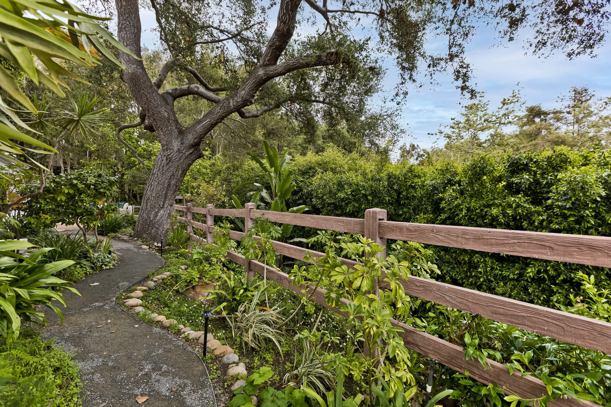 716 Greentree Rd photo 21