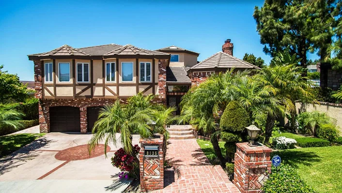 8135 Stoneridge Drive photo 1