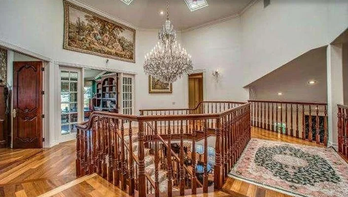 8135 Stoneridge Drive photo 14