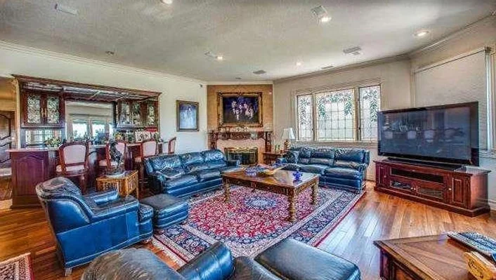 8135 Stoneridge Drive photo 20