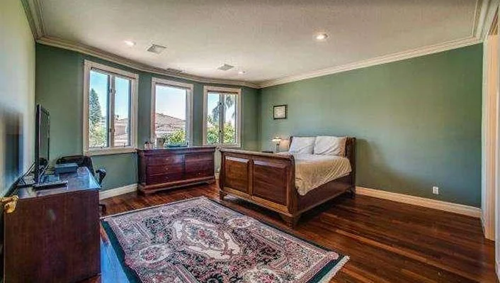 8135 Stoneridge Drive photo 23