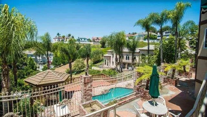 8135 Stoneridge Drive photo 25