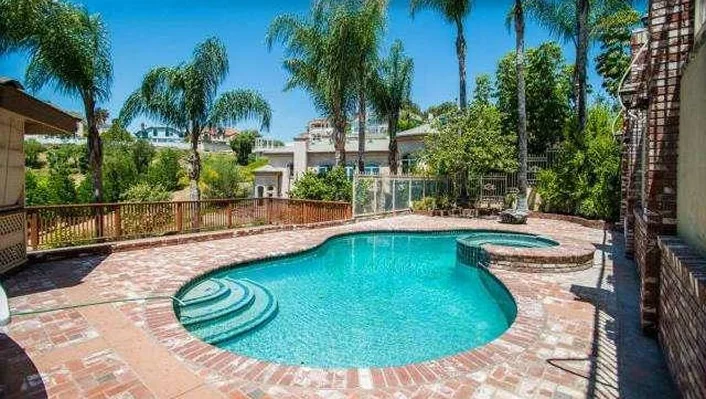 8135 Stoneridge Drive photo 28