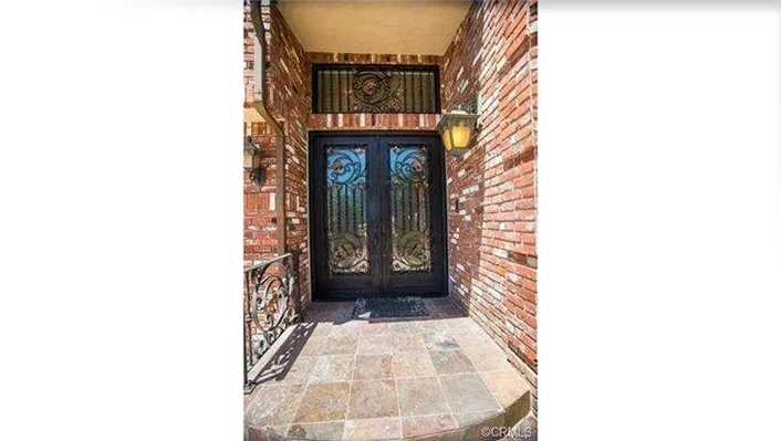 8135 Stoneridge Drive photo 34