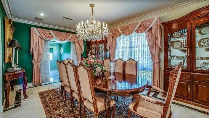 8135 Stoneridge Drive photo 7