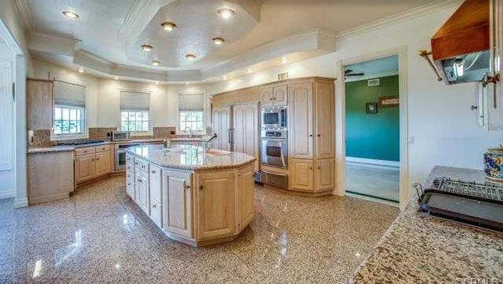 8135 Stoneridge Drive photo 8