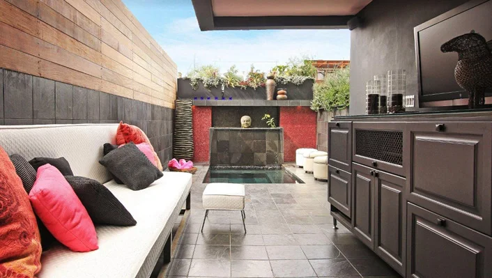 819 Dickson St photo 15