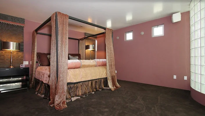 819 Dickson St photo 19