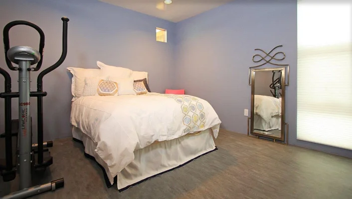 819 Dickson St photo 24